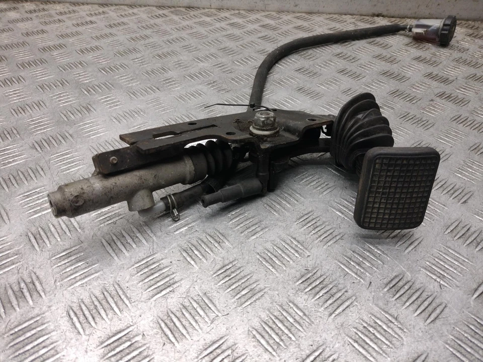 Piaggio MP3 300 LT 2012 MP3 300 Yourban LT ERL freno cilindro maestro Foto 2 de 4