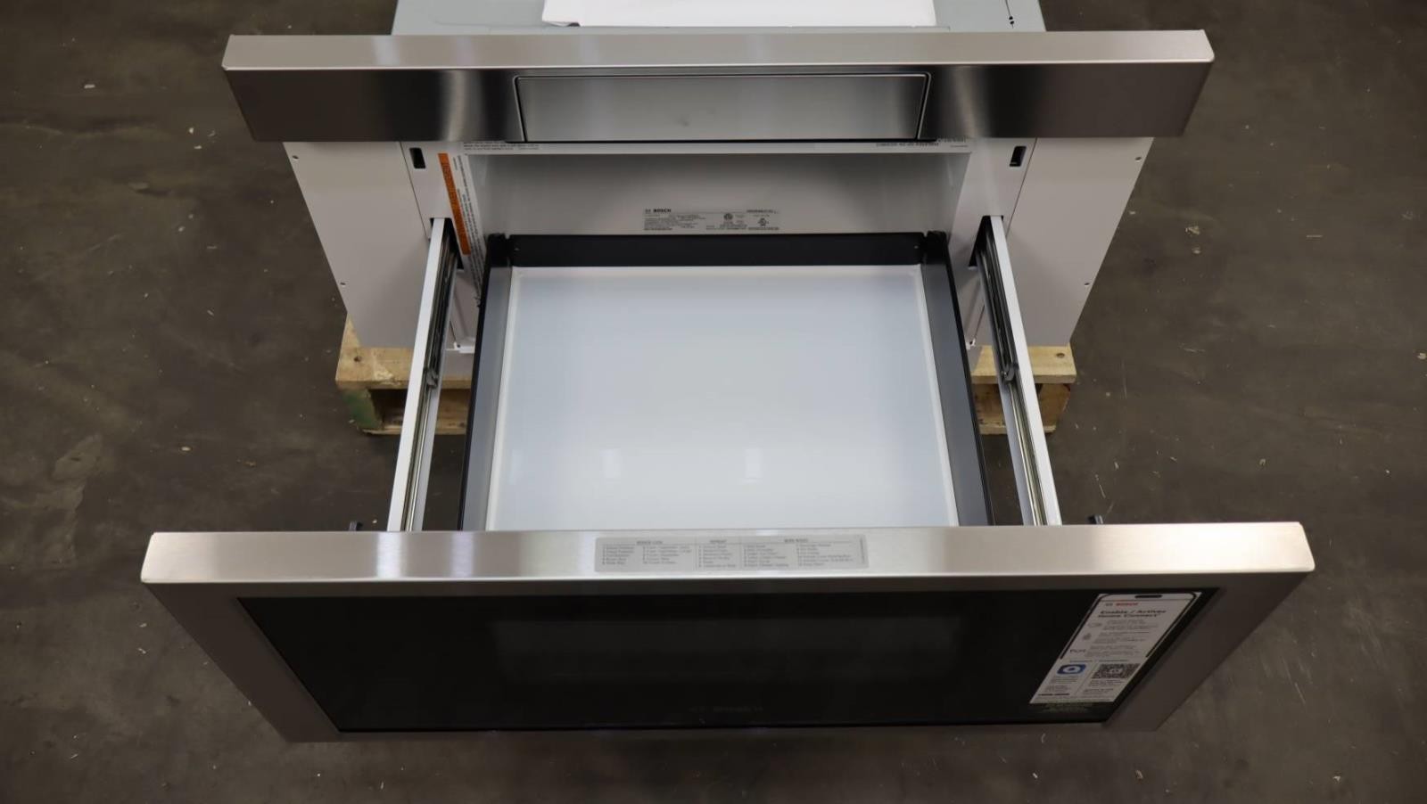 Bosch 800 Series 30" Tilt Display 1.2 Cu.Ft. Smart Microwave Drawer HMD8054UC