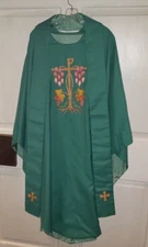 VINTAGE PRIEST VESTMENT CHASUBLE & STOLE LOVELY SHADE OF GREEN CHI RHO BEAUTIFUL