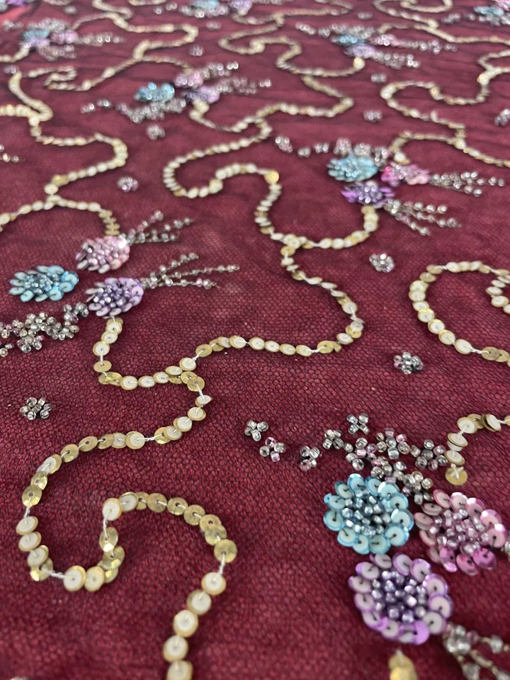 MANTILLE - CHÂLE. DENTELLE BRODÉE MAIN SUR TULLE. ESPAGNE. XIXÈME SIÈCLE - Photo 3/3