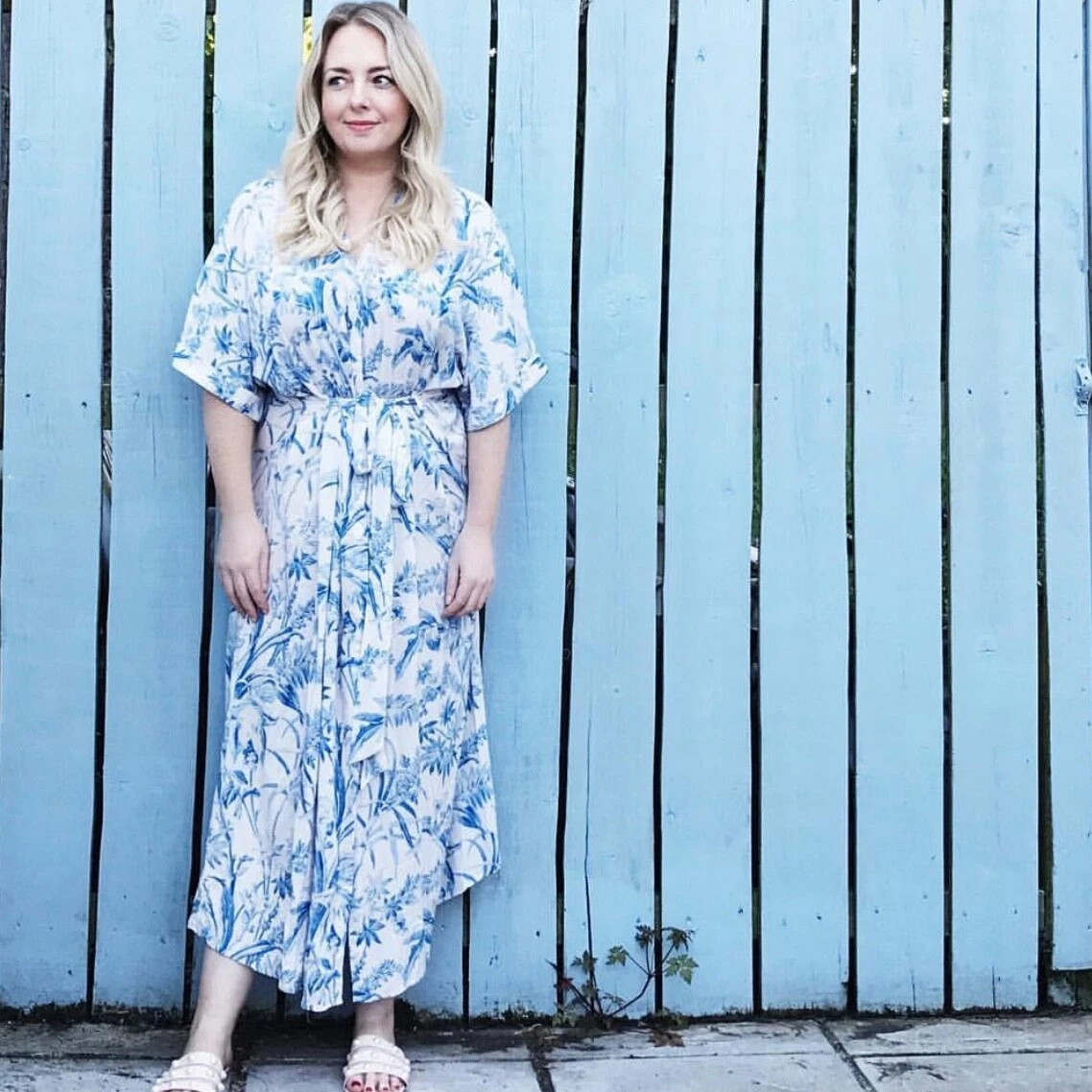 OFF WHITE Abito caftano midi H&M bianco sporco blu stampa floreale Cina con cintura taglia 12 14 16