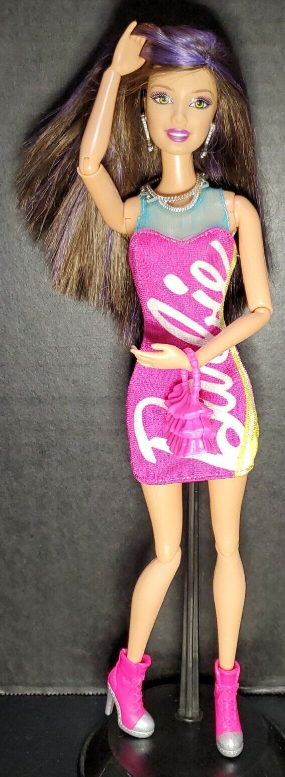 2010 Mattel Barbie Fashionistas Swappin' Styles “Sassy” Doll