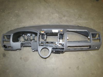 Original VW T5 GP Caravelle LR Armaturenbrett / Schalttafel mit Handyhaltervorbe