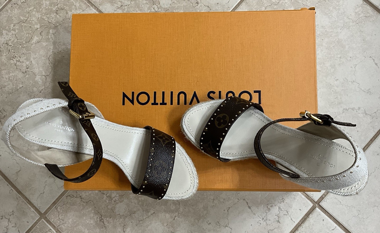 Louis Vuitton Wedge Size 36.5