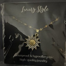 Luxury Style Gold Flower Pendant Necklace 18K Gold Plated Waterproof Hypoallerg  