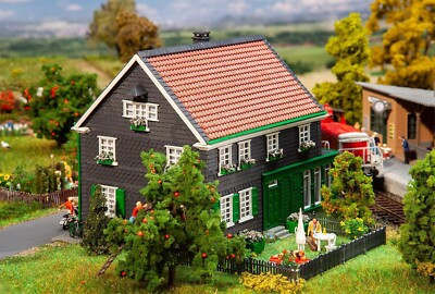 HO Scale Buildings - 191785 - Birthplace of Wilhelm Conrad Roentgen - Kit