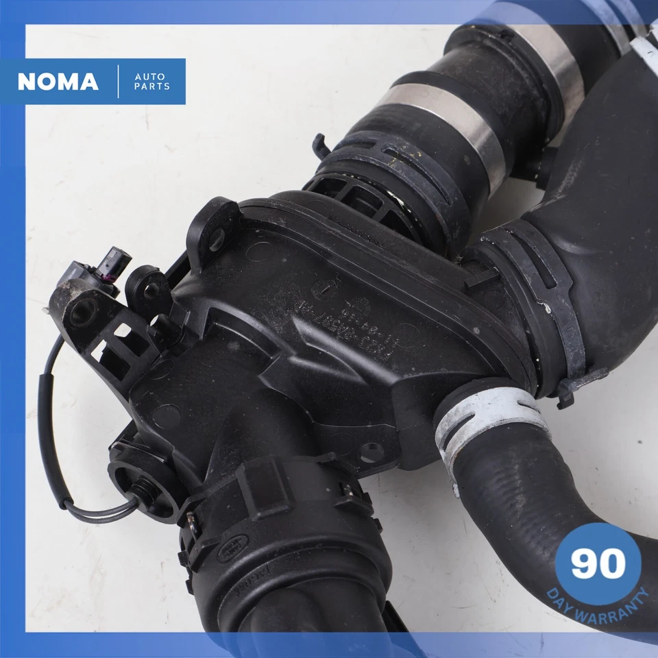 Jaguar X152 2017 tipo F motor termostato carcasa con mangueras FX238A587AG fabricante original Foto 3 de 4