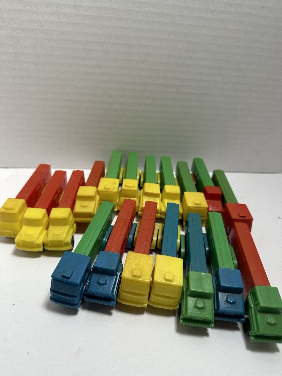 OLD PEZ ヴィンテージペッツ　vintage PEZ truck PEZ Vintage Truck PEZ candy dispenser Green 5 Yellow R3 Made in