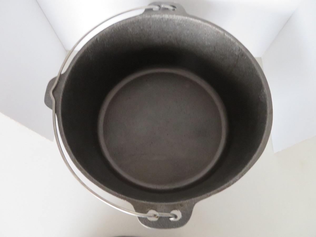 Ridgeway by Kelty Cast Iron Footed Dutch Oven 12 Ridgeway by Kelty Cast Iron Footed Dutch Oven 12