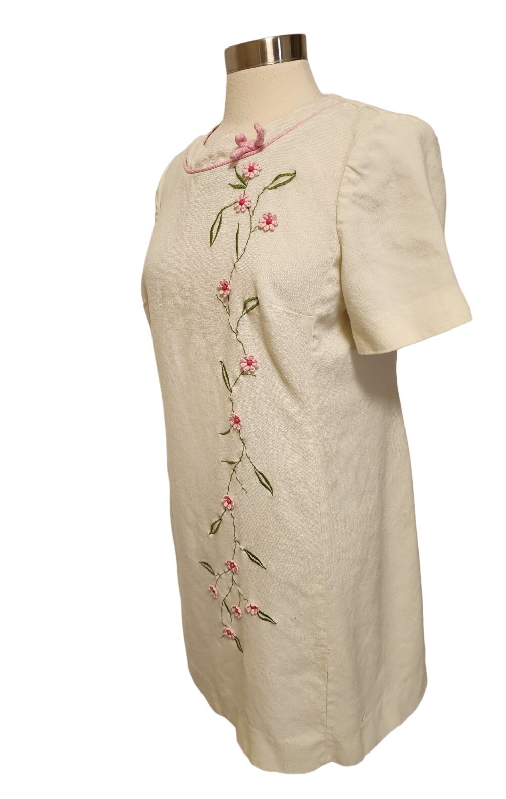 1950s  60s Vintage Women's Shift Dress Embroidered Flowers Off White thumbnail 3