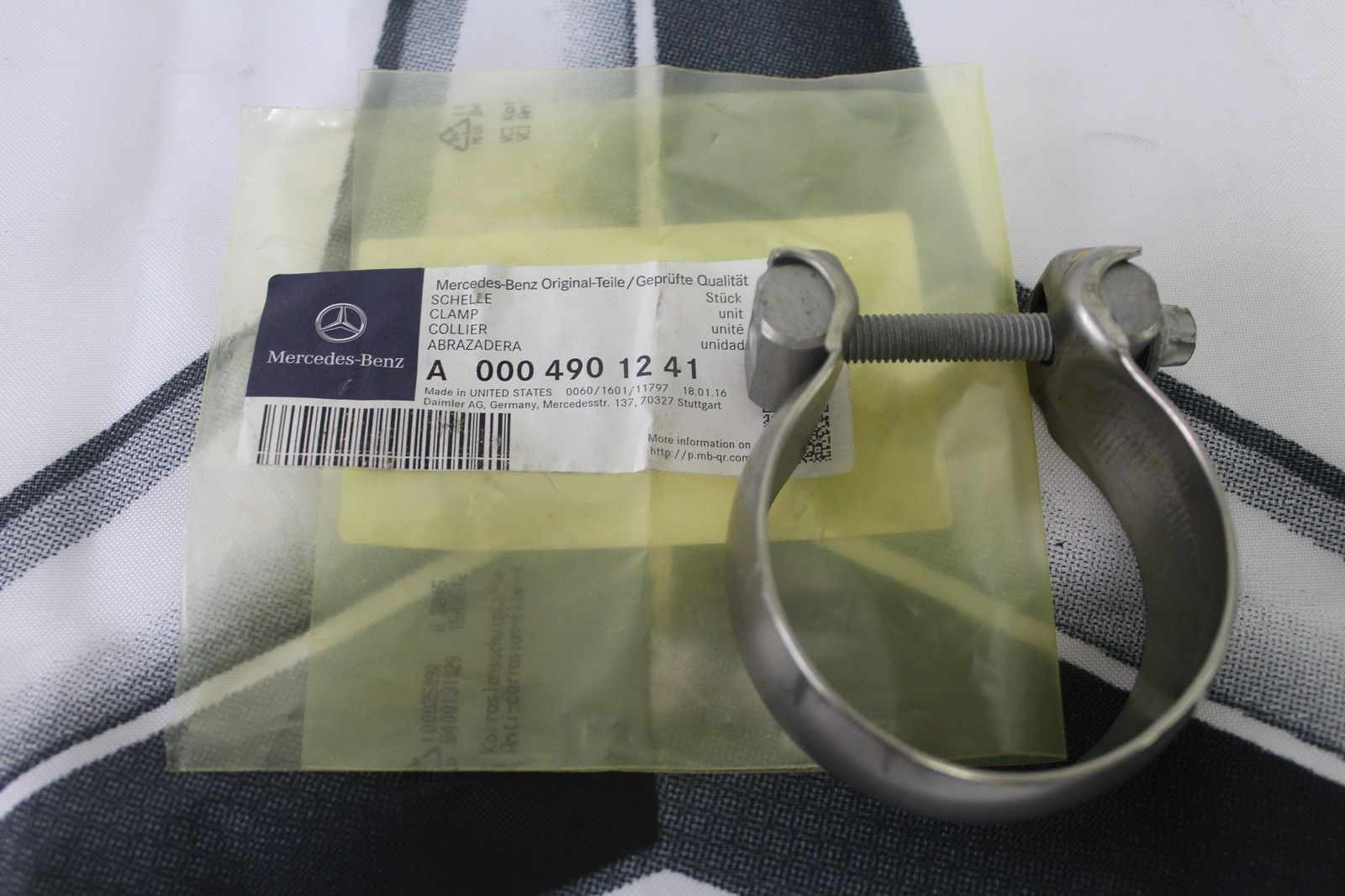 Genuine Mercedes-Benz Central Exhaust Clamp 65mm A000490124128 for 