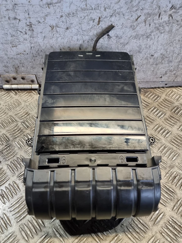 MERCEDES A180 PORTAVASOS CONSOLA CENTRAL A1776805701 1,5 L DSL AUTOMÁTICO 2019 W177 AMG Foto 3 de 4