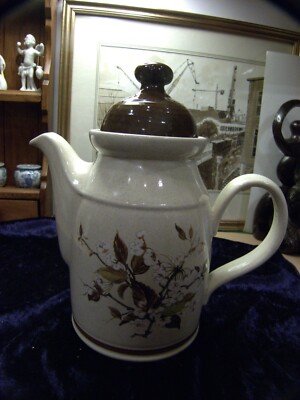 Royal Doulton, Wild cherry L.S. 1038 (1979) coffee pot,damaged
