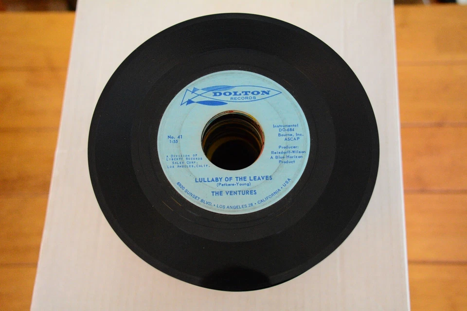 THE VENTURES "LULLABY OF THE LEAVES / GINCHY" 45RPM 7" VINYL G+ [B1-89] Foto 2 de 4