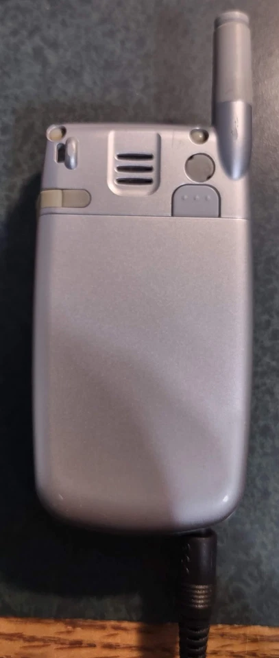 Teléfono con cámara de video Audiovox CDM9900 vintage - 2004 Foto 3 de 4