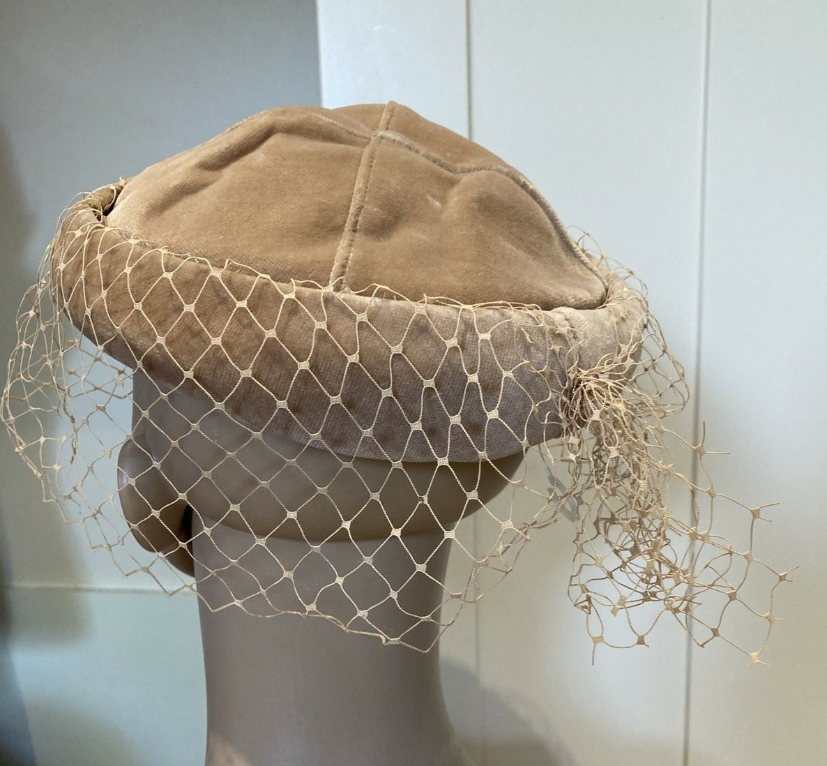 Peakaboo Vintage 1950s Mushroom Velvet Hat with Veiling,  Size M 7