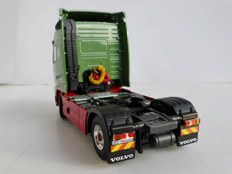 VOLVO FH 03 GL WALL Trailer Truck 1/50 Herpa 80463510 TEKNO 3787A Truck - Image 3 of 4