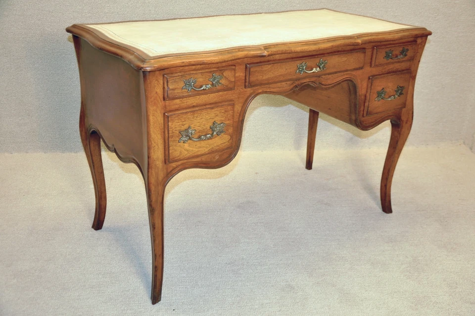 Escritorio tocador country estilo francés roble cuero blanco original de Romweber  Foto 3 de 4