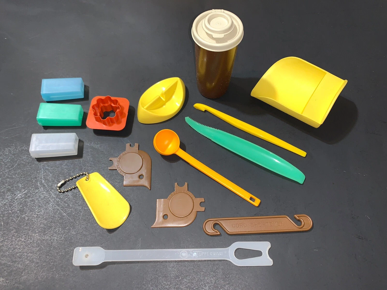 Tupperware Gadgets Mixed Lot 15 Pieces, Citrus Peeler, Scoop, Scraper, NOS
Opens in a new window or