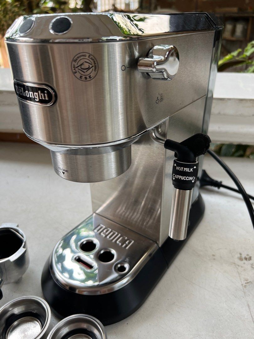 Foto 2 van Delonghi Dedica Espresso Machine / Koffiemachine + Accessories