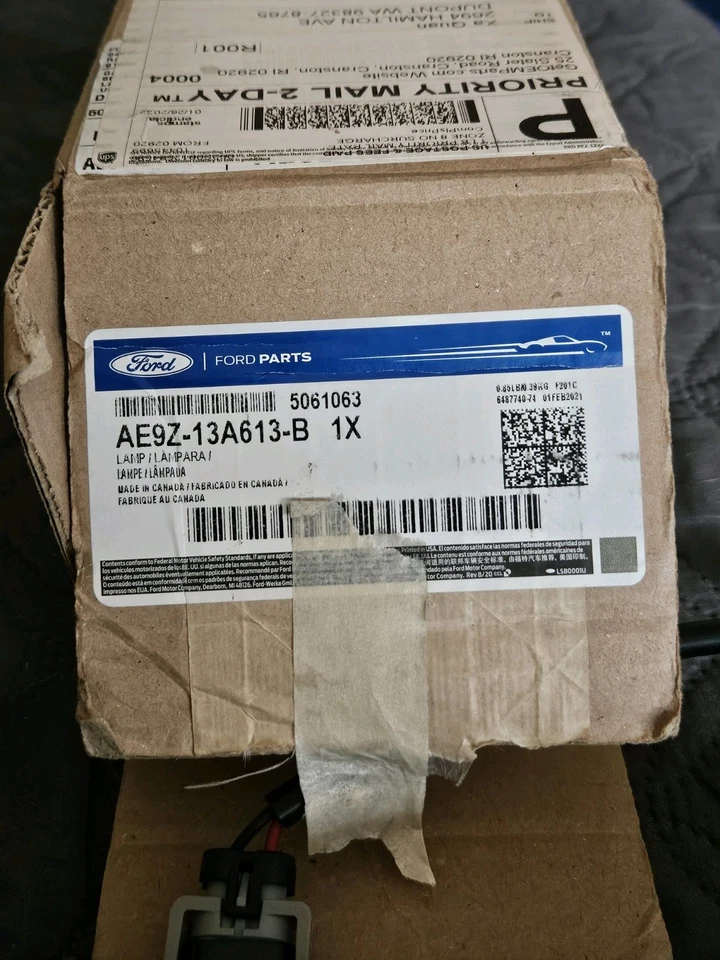 Подлинная лампа для крепления фар Ford. Подходит для Lincoln MKT # AE9Z-13A613-B 2010-2019 годов выпуска - Изображение 4 из 4