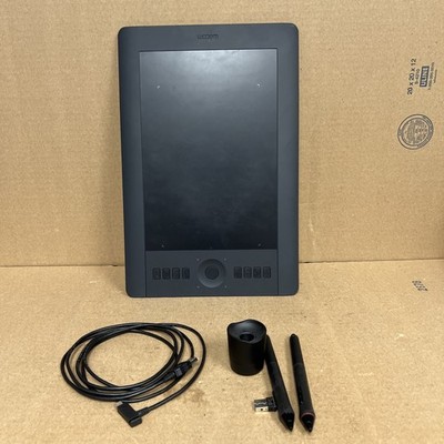 Wacom Intuos Pro PTH-651/K Medium Graphics Tablet With 2 PensUsed Good Condition
