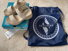 Skechers sandal size 5 , with box & receipt , cali day
