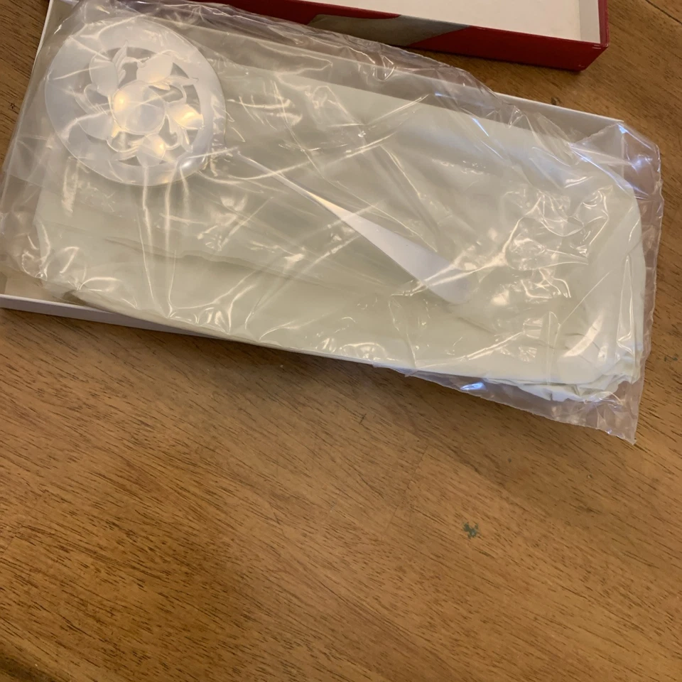 Mundial vintage. Juego de cuchara y plato de arándano plateado Rogers en caja original Foto 2 de 2