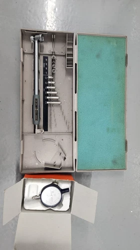 Mitutoyo No. 511-105, 1.4" - 2.5" bore gage With New 2923S-10 Dial Indicator