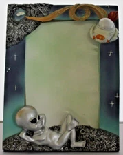 Alien/ UFO Free Standing Photo Frame