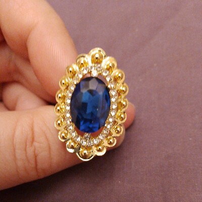 Schöne ovale blaue Edelsteingröße 4 kt und klarer Kristall Heiligenschein und Blasen
