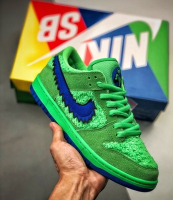 Nike SB Dunk Low Grateful Dead Bears Green US 9.5 / EU 43 OG Box