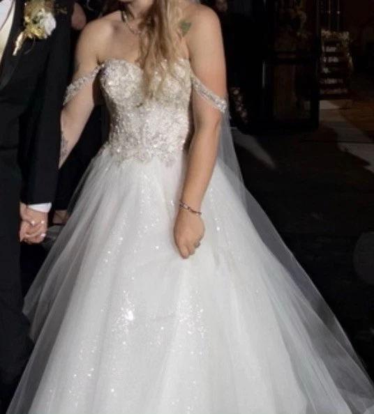 Vestido de novia Casablanca marfil 2374 talla 6 Foto 2 de 4