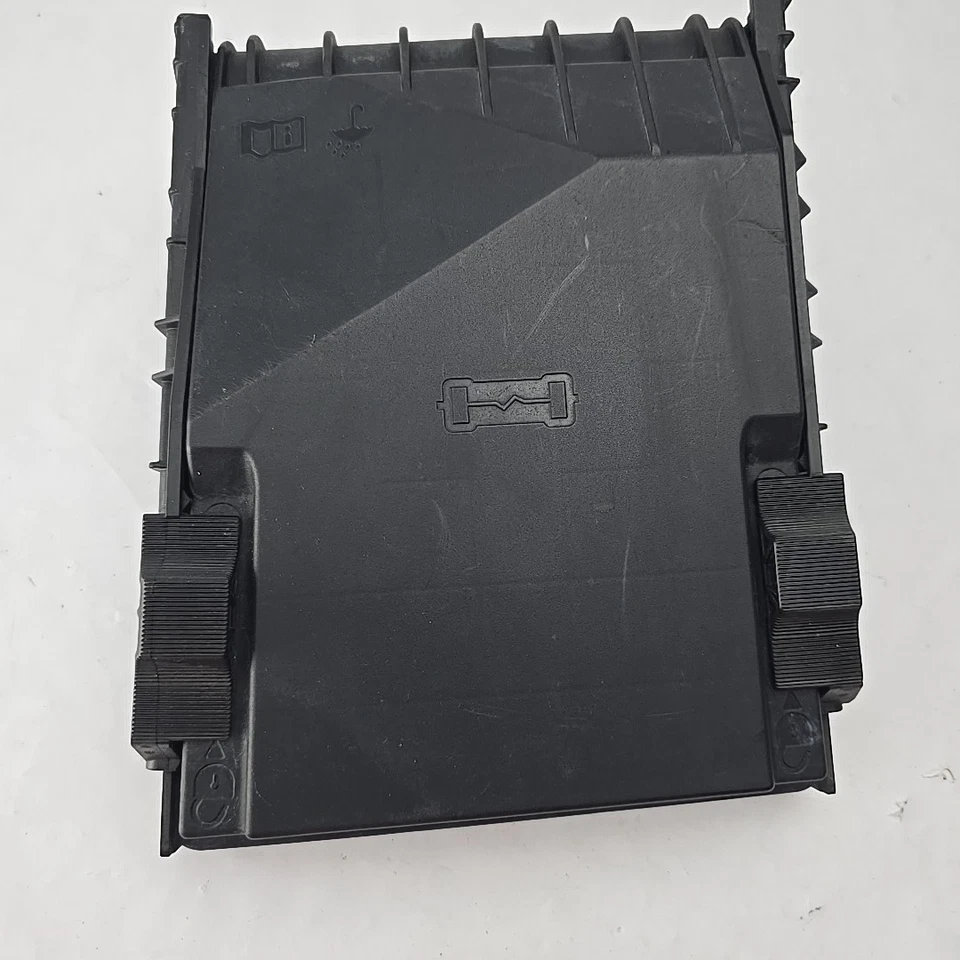 VOLKSWAGEN CC 2009-2017 COMPARTIMENTO DEL MOTOR CAJA RELÉ DE FUSIBLES CARCASA CUBIERTA OEM Foto 4 de 4