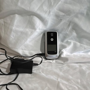 Vintage Motorola WX345 Clamshell Flip Phone  Collectable 2004 With Charger 