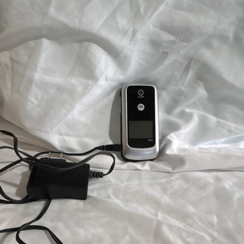 Vintage Motorola WX345 Clamshell Flip Phone  Collectable 2004 With Charger 