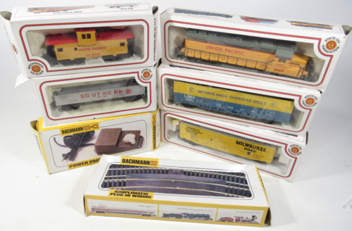 Bachman HO Scale UNION PACIFIC Locomotive 866 w/ Caboose & Cars Lot of 5 Trains - Picture 1 of 7