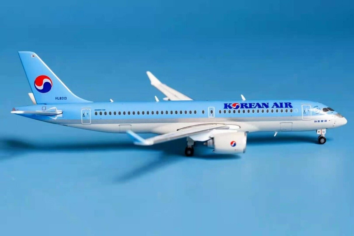 1:400 JC Wings KOREAN AIR Bombardier CS300 Passenger Airplane