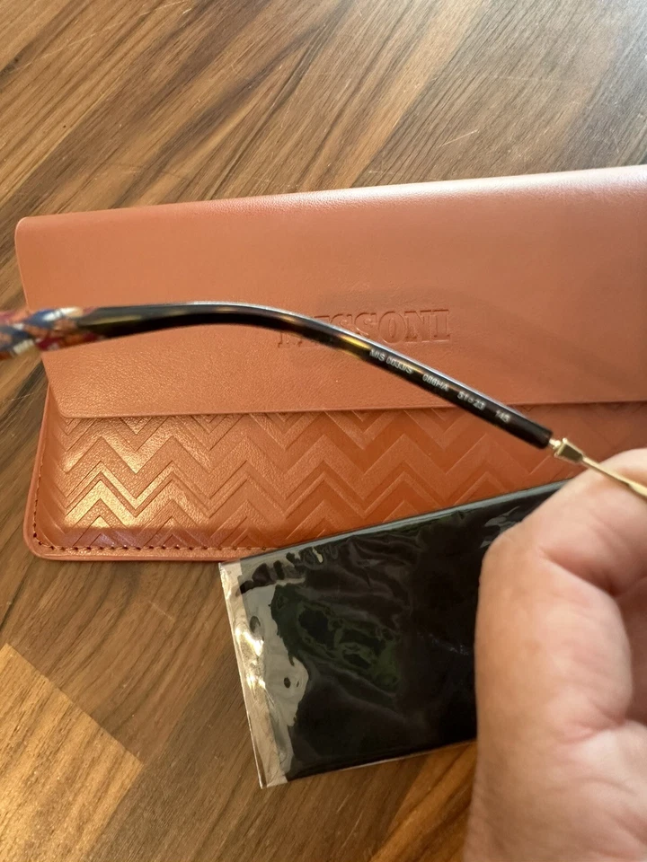 Missoni Round Sunglasses- case and unused wipe cloth  - Image 3 of 4