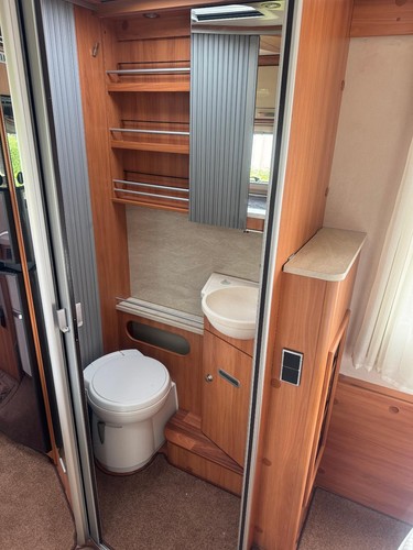 Hymer B 698 2014 Only 22K 1 Owner Rear Island Bed Layout - Picture 22 of 24