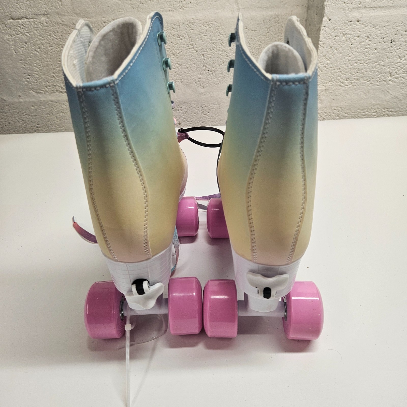 HOTUNA Adjustable Roller Skates UK 2-5 Pastel Rainbow Quad Skates EU 35-38 image 5