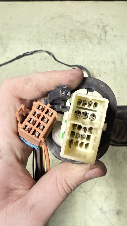 2005-2007 GMC SLT 3500 Crew Cab Rear Driver Door Wiring Harness 15246880 *NOTE* - Image 2 of 4