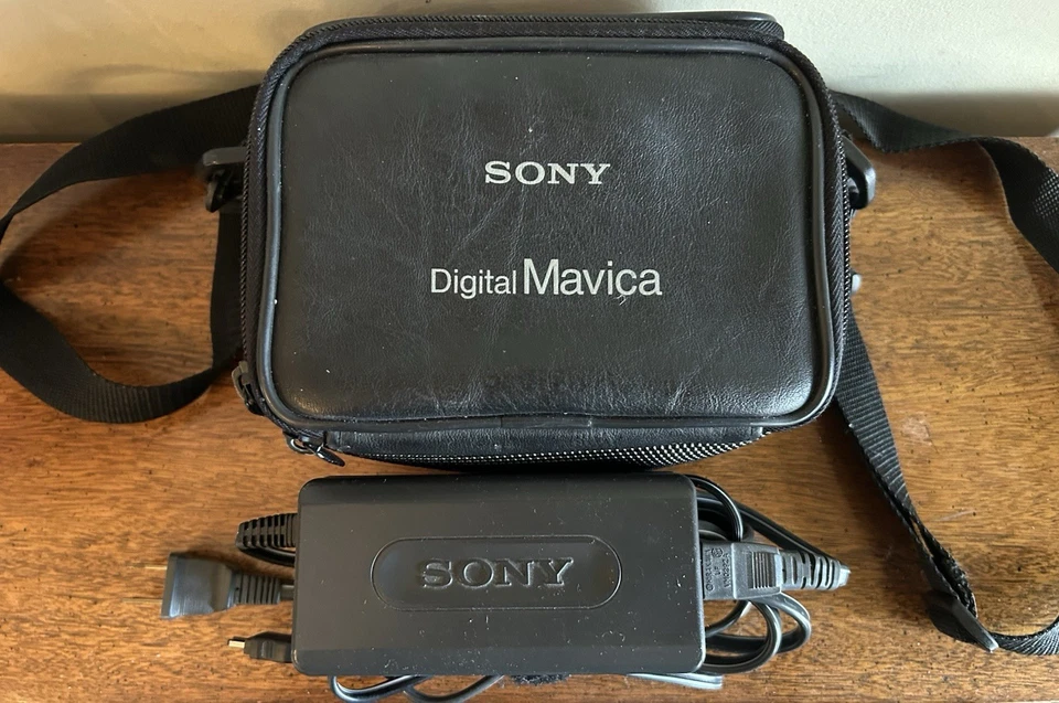 Sony Mavica MVC-FD85 Digital Camera w/ FD Drive, Battery, Case & Power Supply - Image 4 of 4