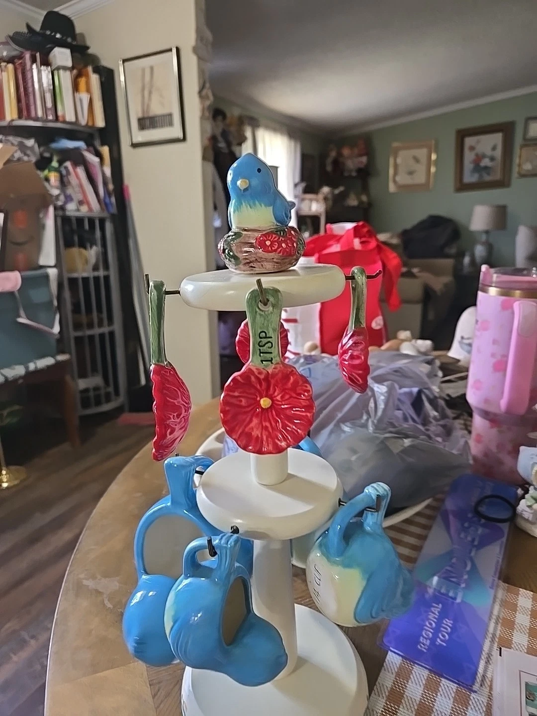 Vtg MCM Ceramic Blue Bird Measuring Cups Red Floral Measuring Spoons On Stand
Opens in a new window