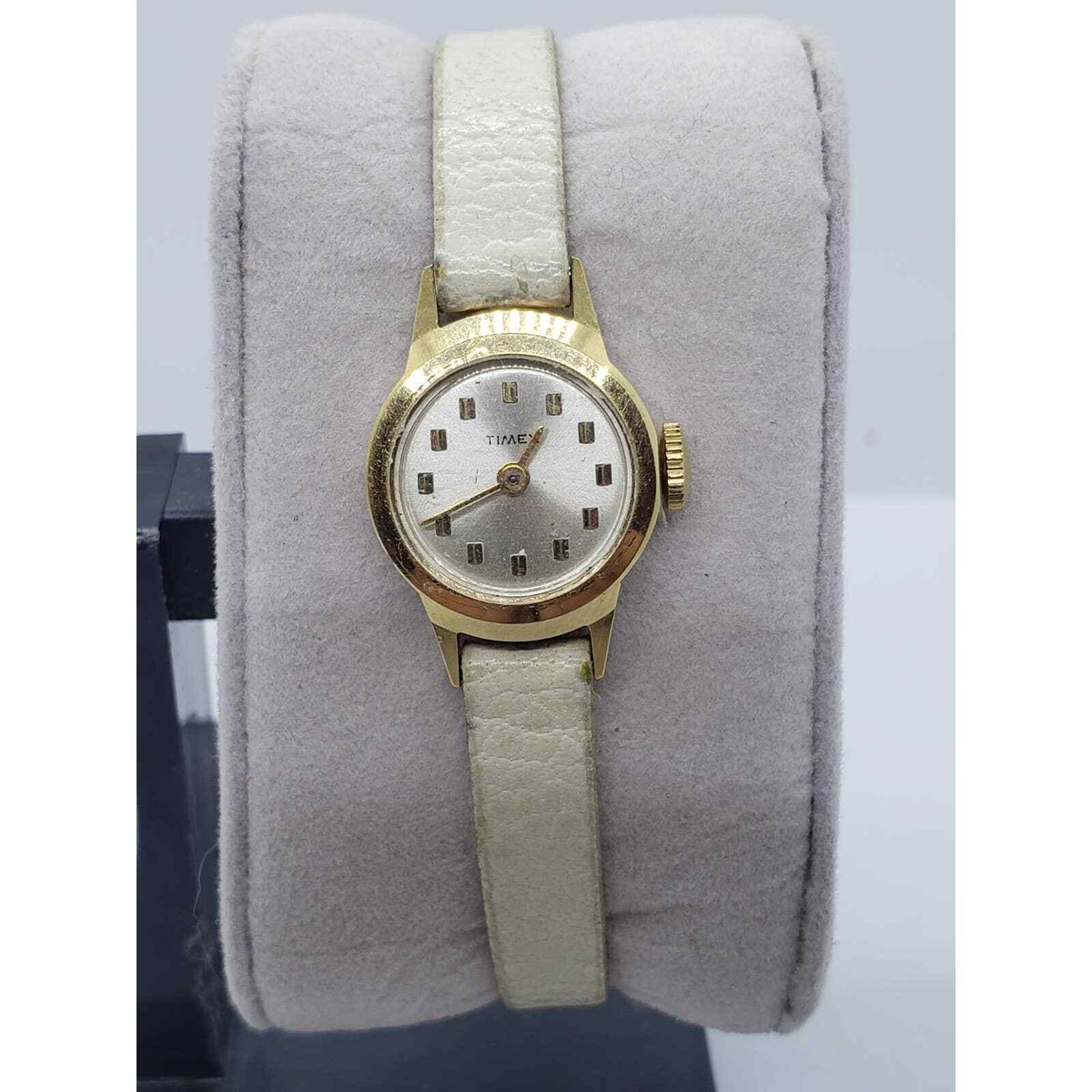 Women\'s Timex watch. Small face with white adjustable band Timex Women main image 3