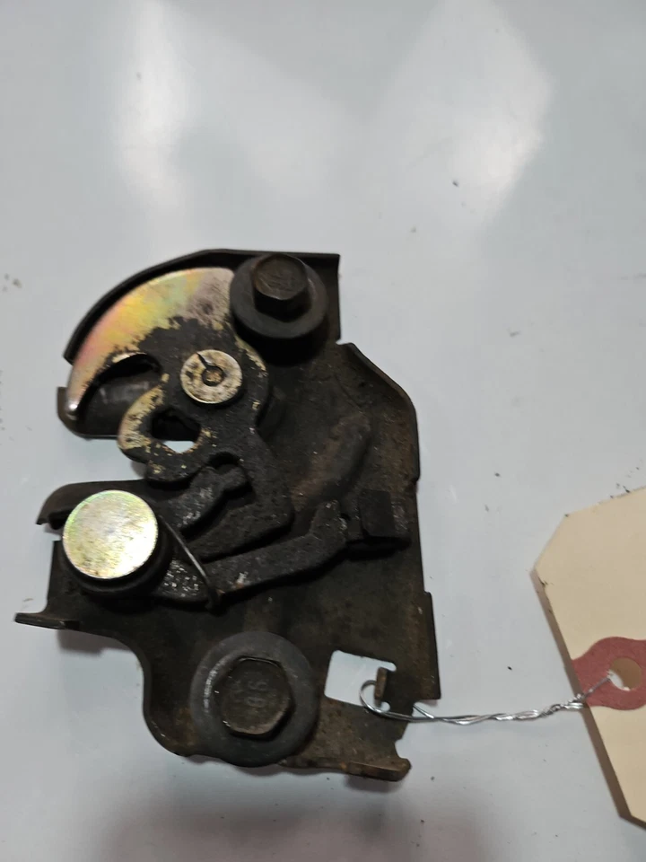✅️ OEM 95 GMC  JIMMY HOOD LATCH. - Image 2 of 2
