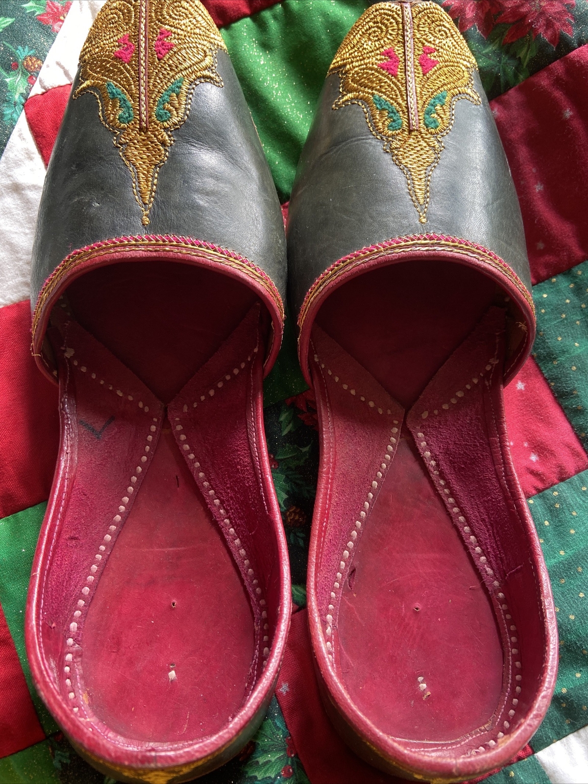 PANTOFOLA D’ORO Scarpe piatte Punjabi Jutti Indian Khussa vintage nero oro rosso sandali