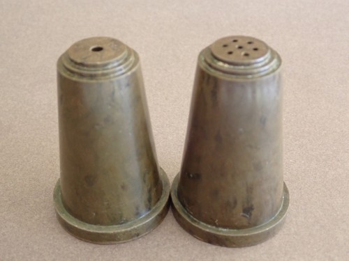 art deco dark green bakelite Salt & Pepper Shakers - Bild 2 von 5
