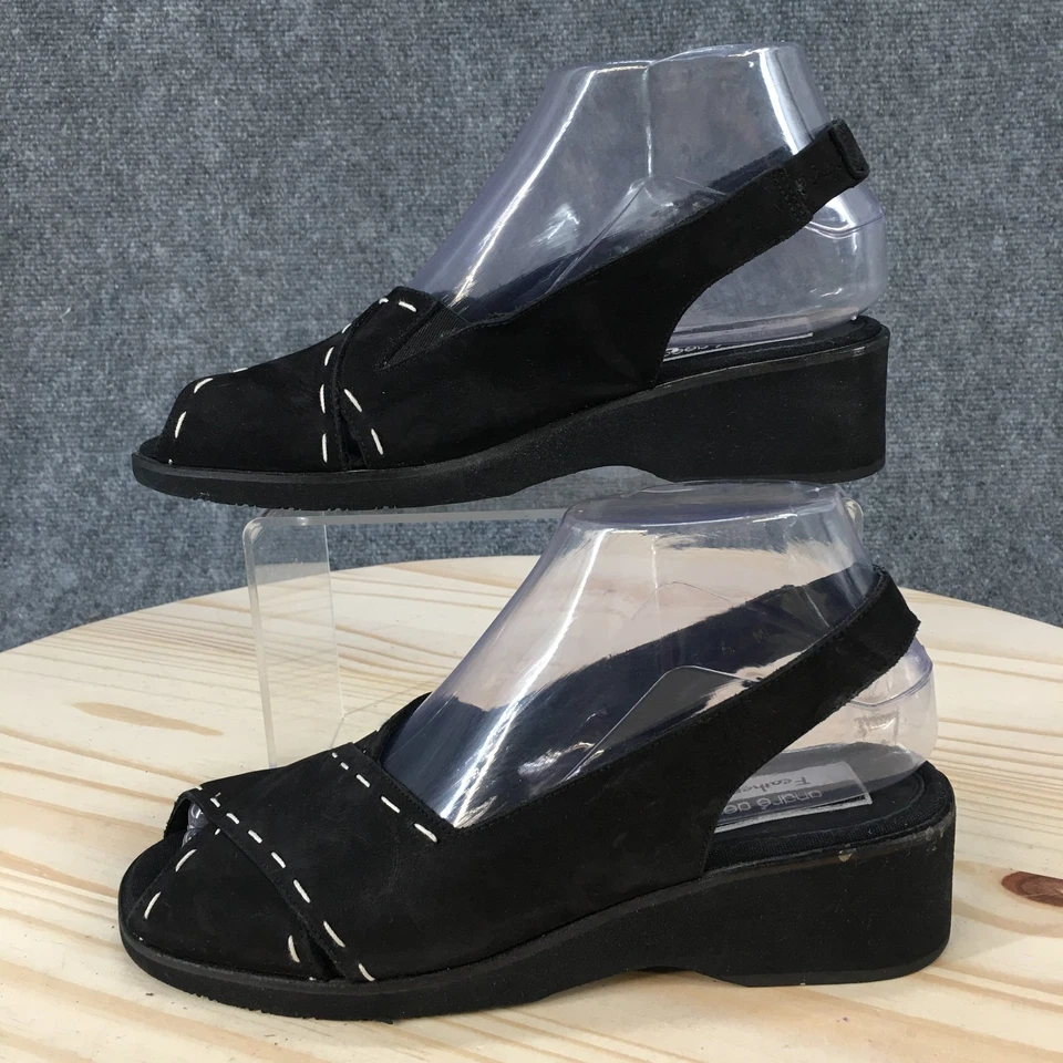 Sandalias Andre Assous para mujer 6 M pesas plumas punta abierta cuña negra Foto 2 de 4