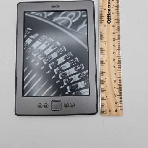 Amazon D01100 Kindle 4. Generation 2GB Wi-Fi 6 Zoll eBook Reader funktionstüchtig
